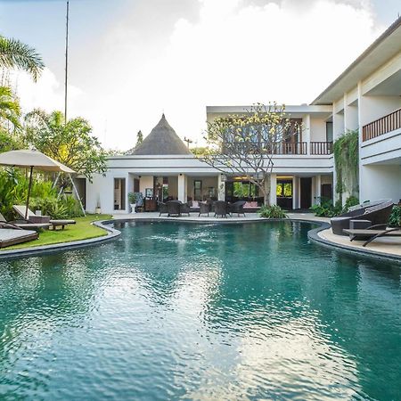 Villa Diana Bali 16 Bedrooms スミニャック エクステリア 写真