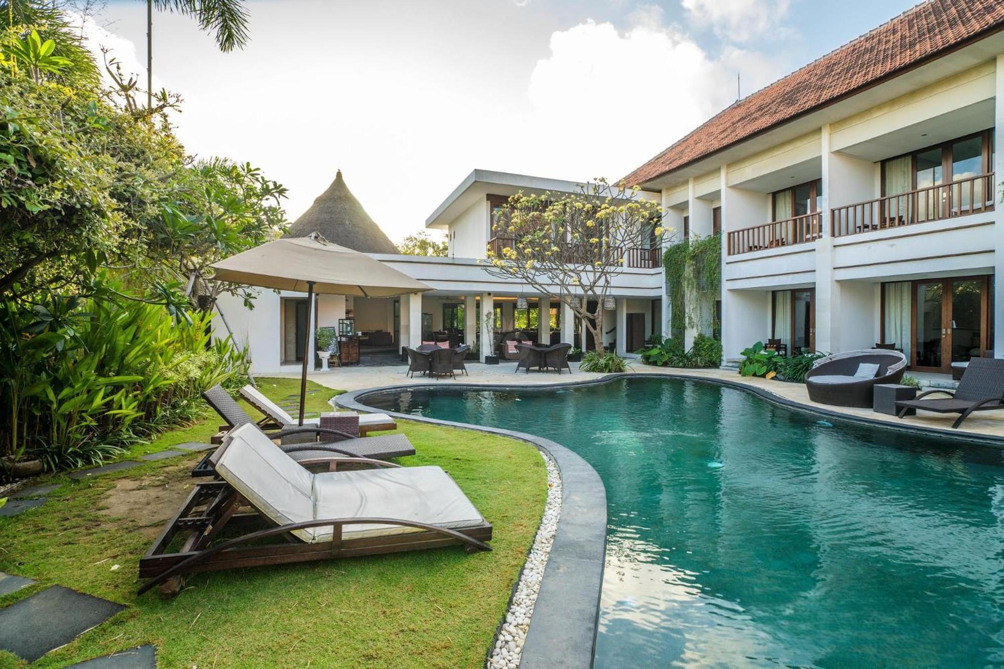 Villa Diana Bali 16 Bedrooms スミニャック エクステリア 写真